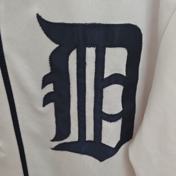 Tigers White and Black Fielder Jersey - Picture 3 of 6